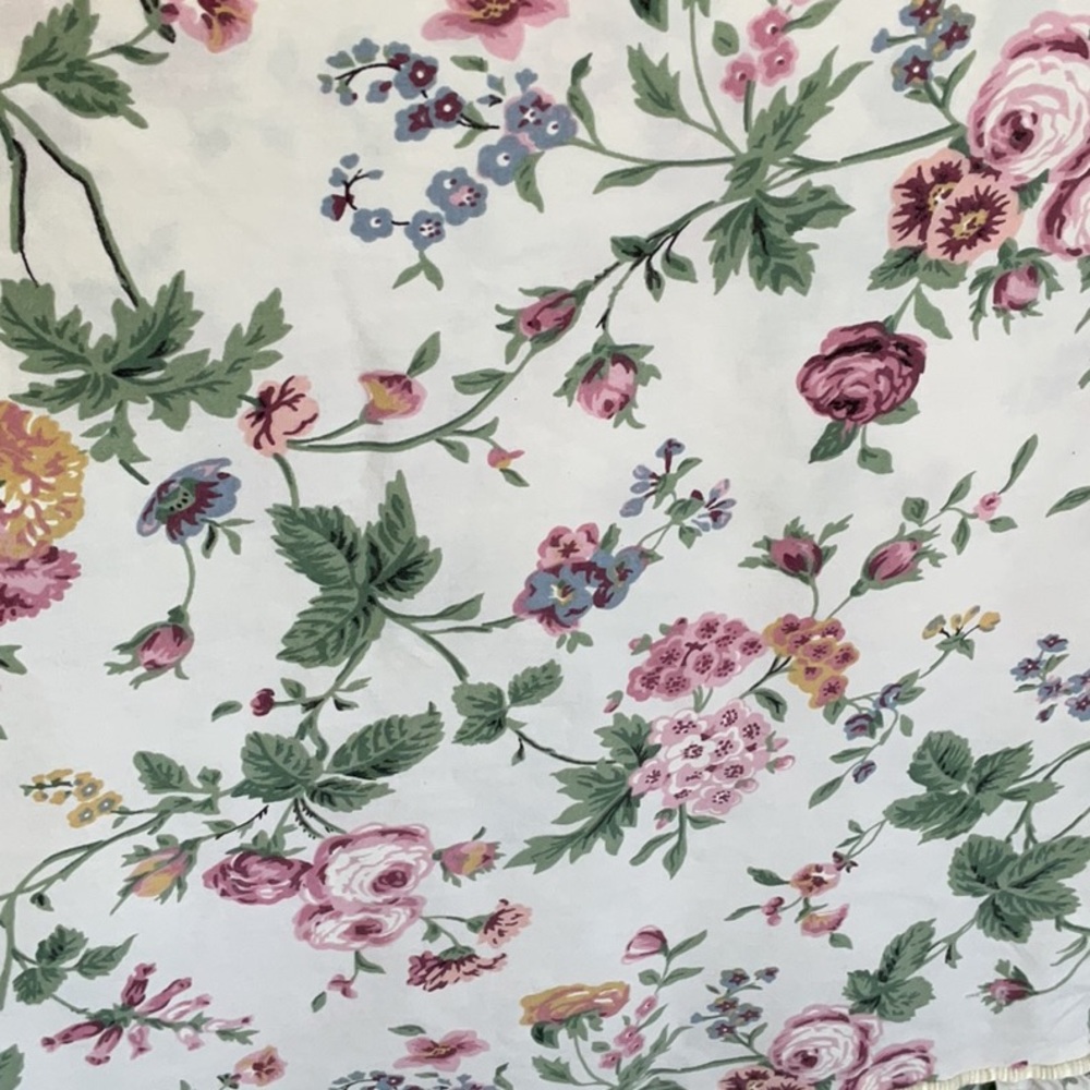 Vintage floral sheets top and bottom. Roses and Ruffles. - Picture 3 of 12
